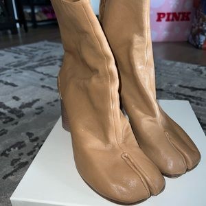 Women 
Maison Margiela
Tabi Ankle Boots